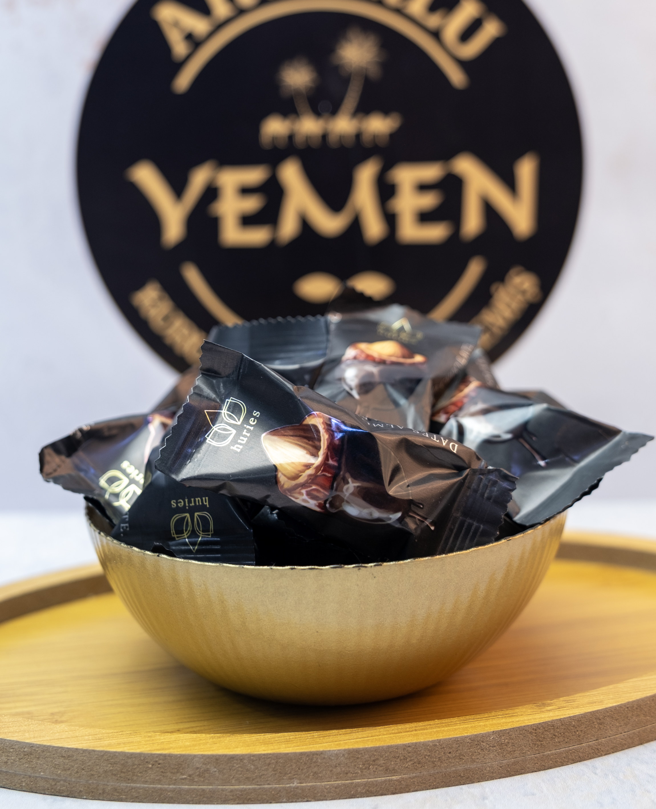 Huries Hurma Dolgulu ve Bademli Bitter Çikolata